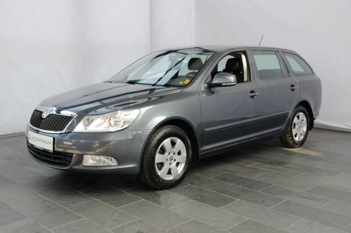 Grå Skoda Octavia fra 2011