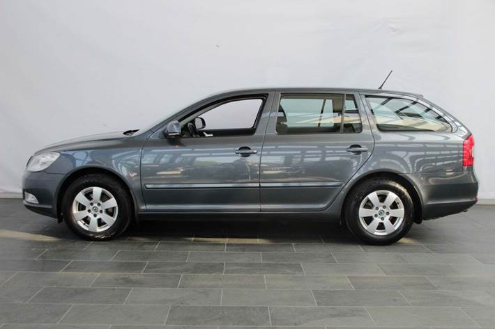 Grå Skoda Octavia fra 2011