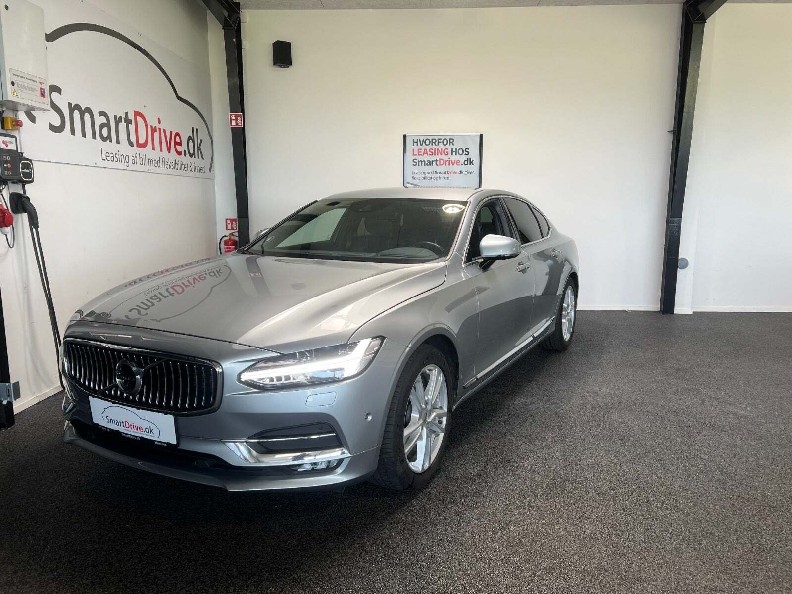 Grå Volvo S90 fra 2017