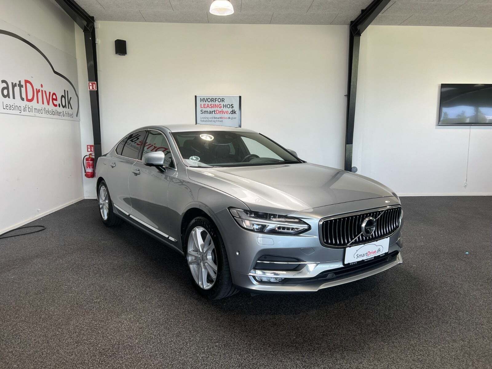 Grå Volvo S90 fra 2017