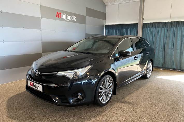 Sort Toyota Avensis fra 2016