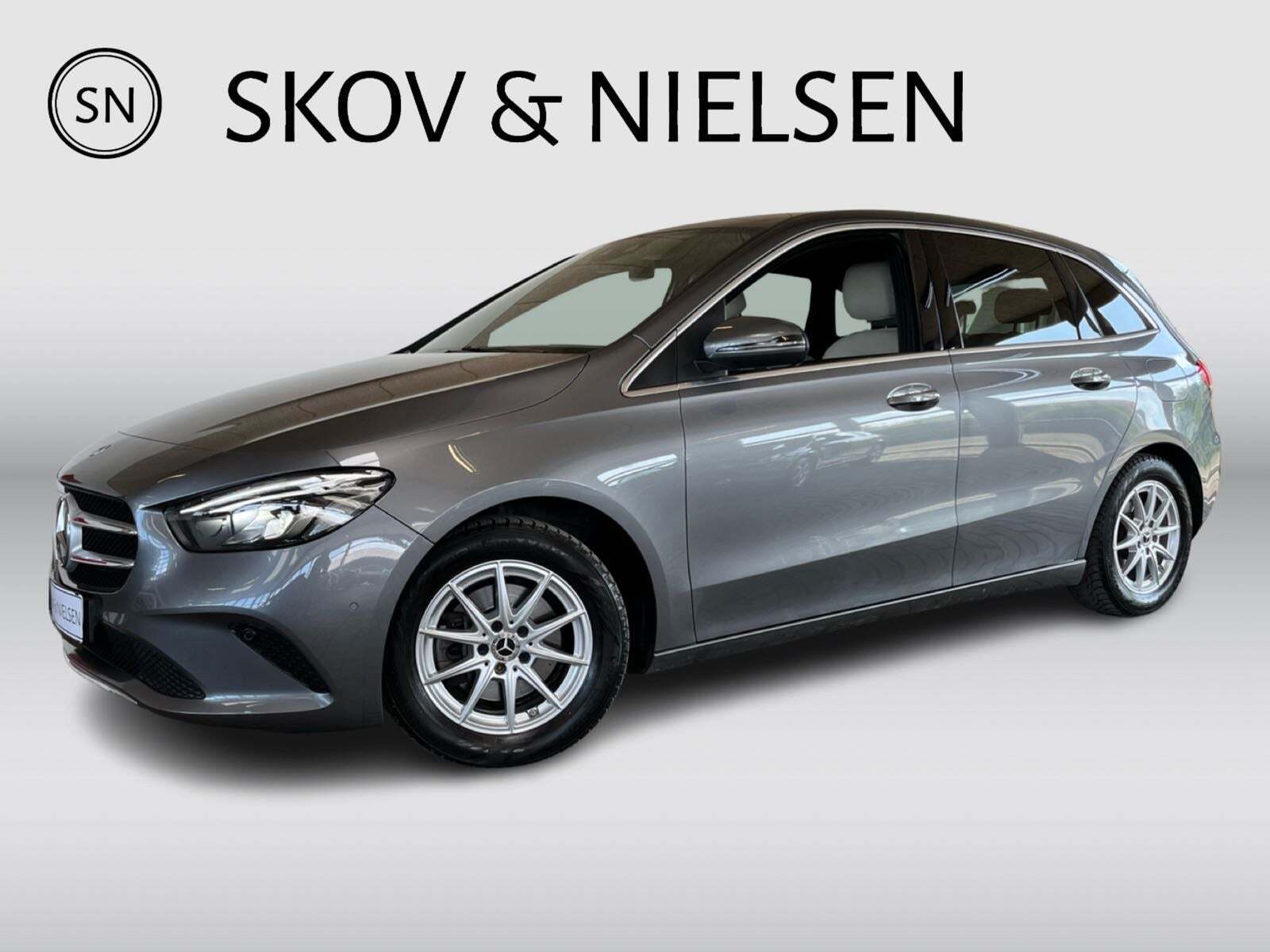 Grå Mercedes B200 d fra 2019