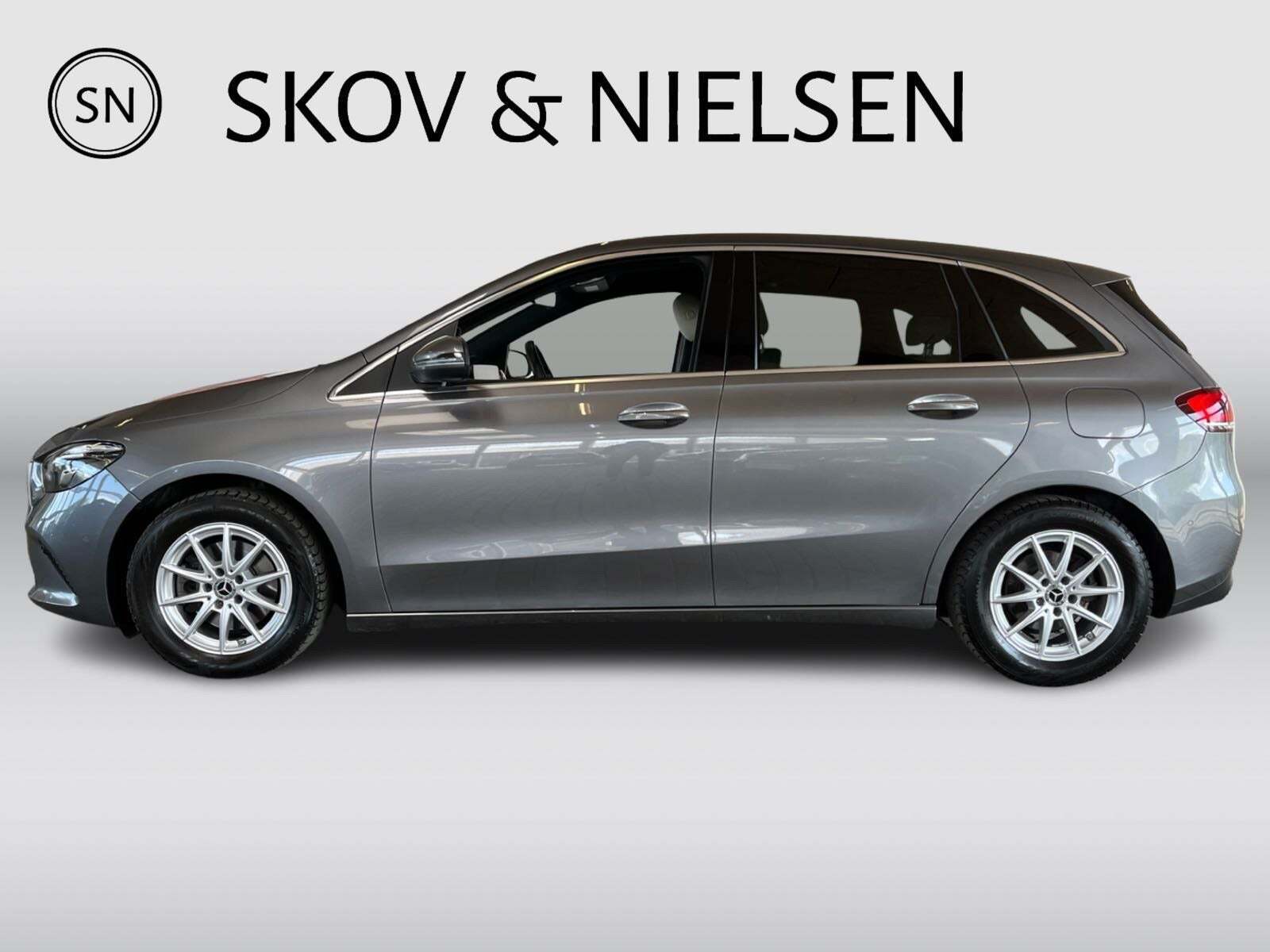 Grå Mercedes B200 d fra 2019