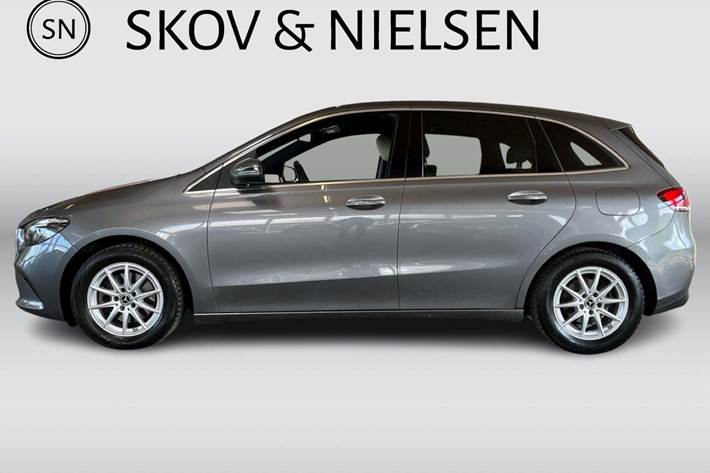 Grå Mercedes B200 d fra 2019