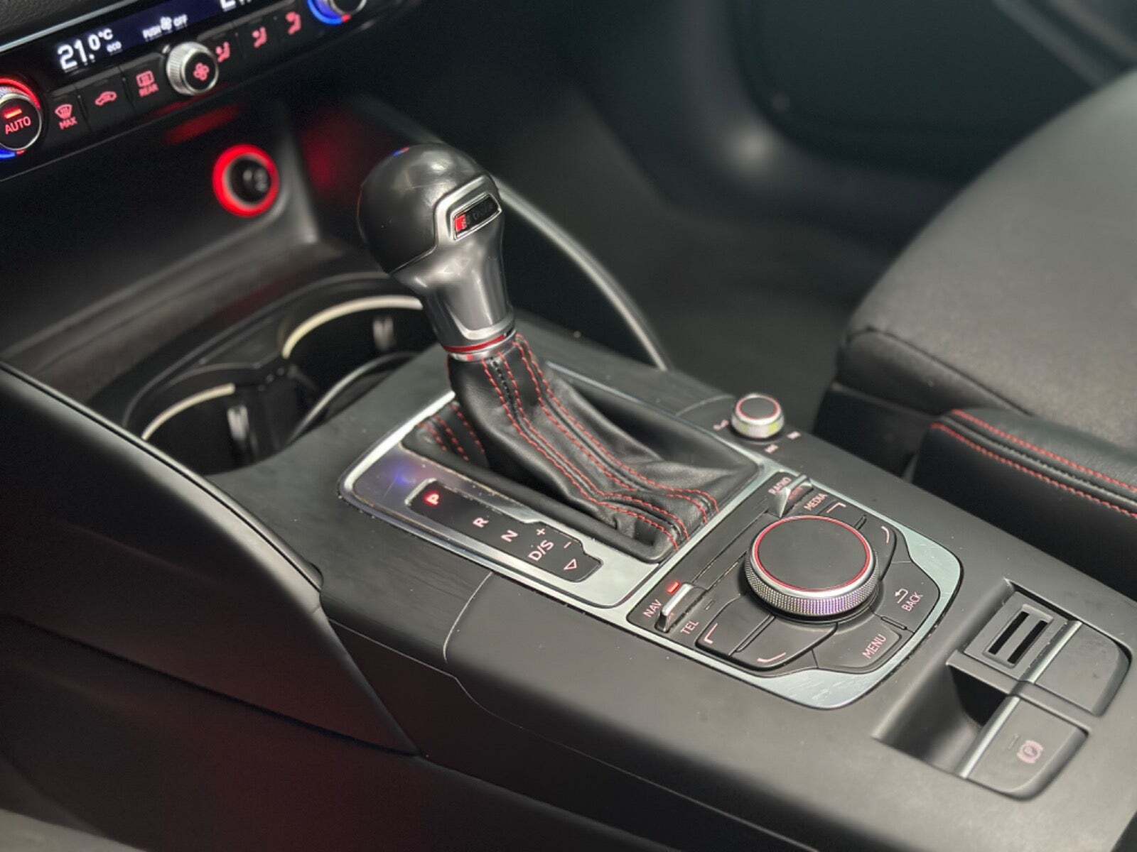 Grå Audi S3 fra 2015