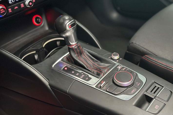 Grå Audi S3 fra 2015