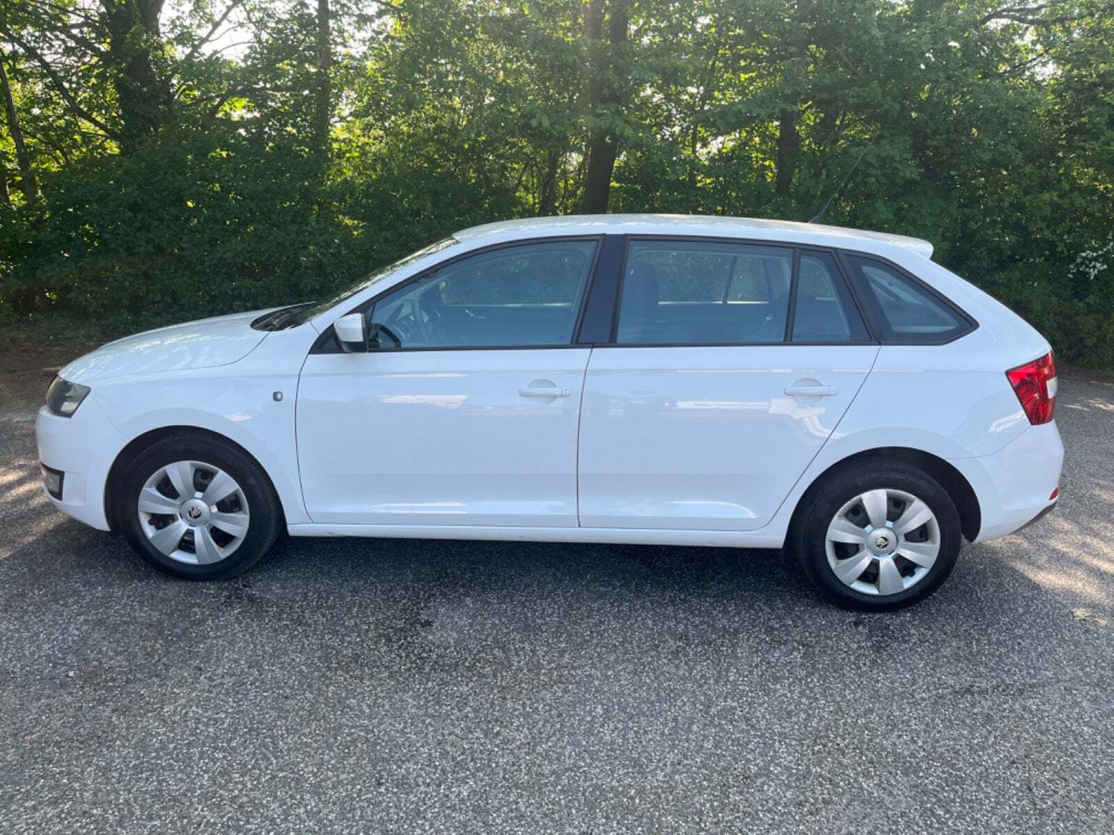 Hvid Skoda Rapid fra 2014