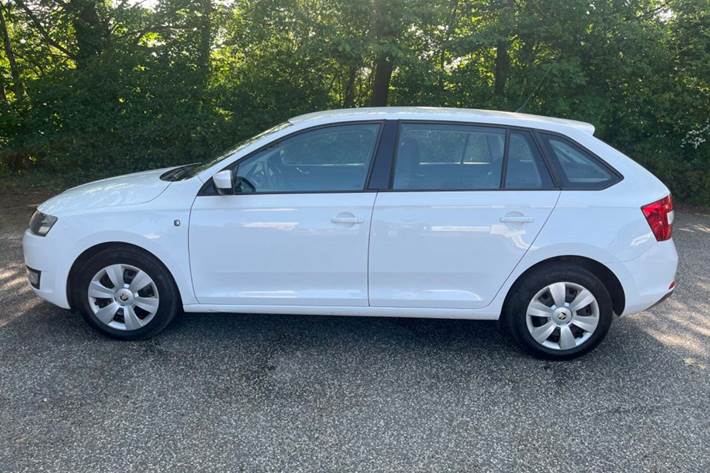 Hvid Skoda Rapid fra 2014