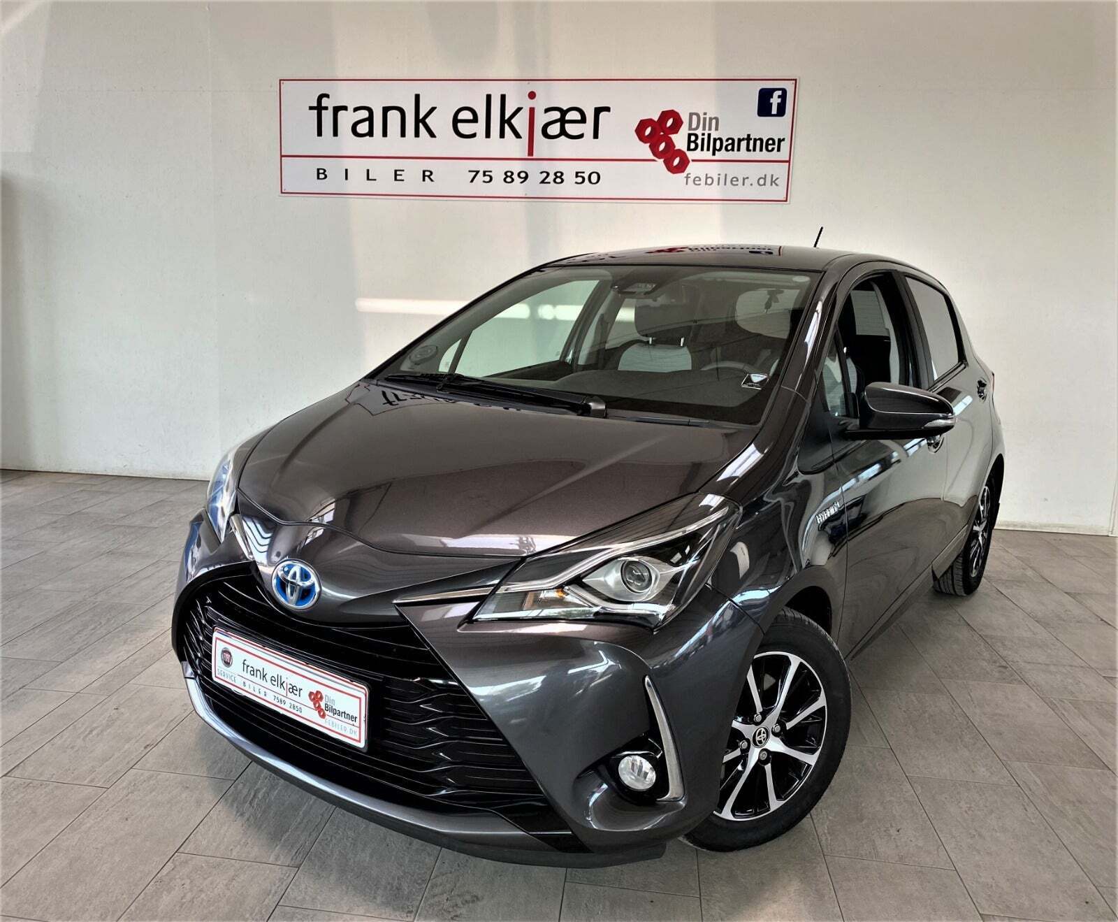 Grå Toyota Yaris fra 2019