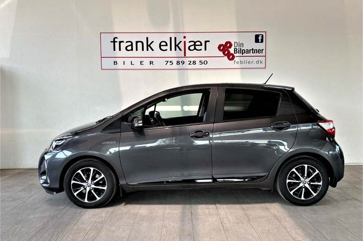 Grå Toyota Yaris fra 2019