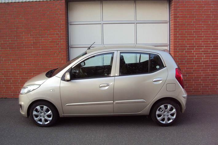 Beige Hyundai i10 fra 2013