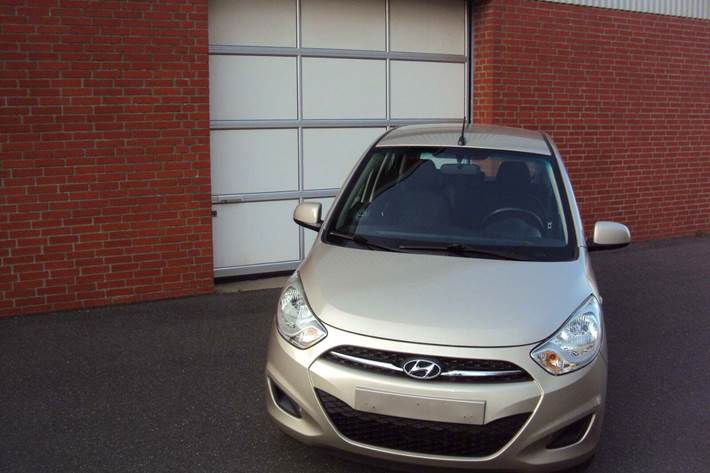 Beige Hyundai i10 fra 2013