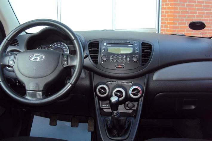 Beige Hyundai i10 fra 2013