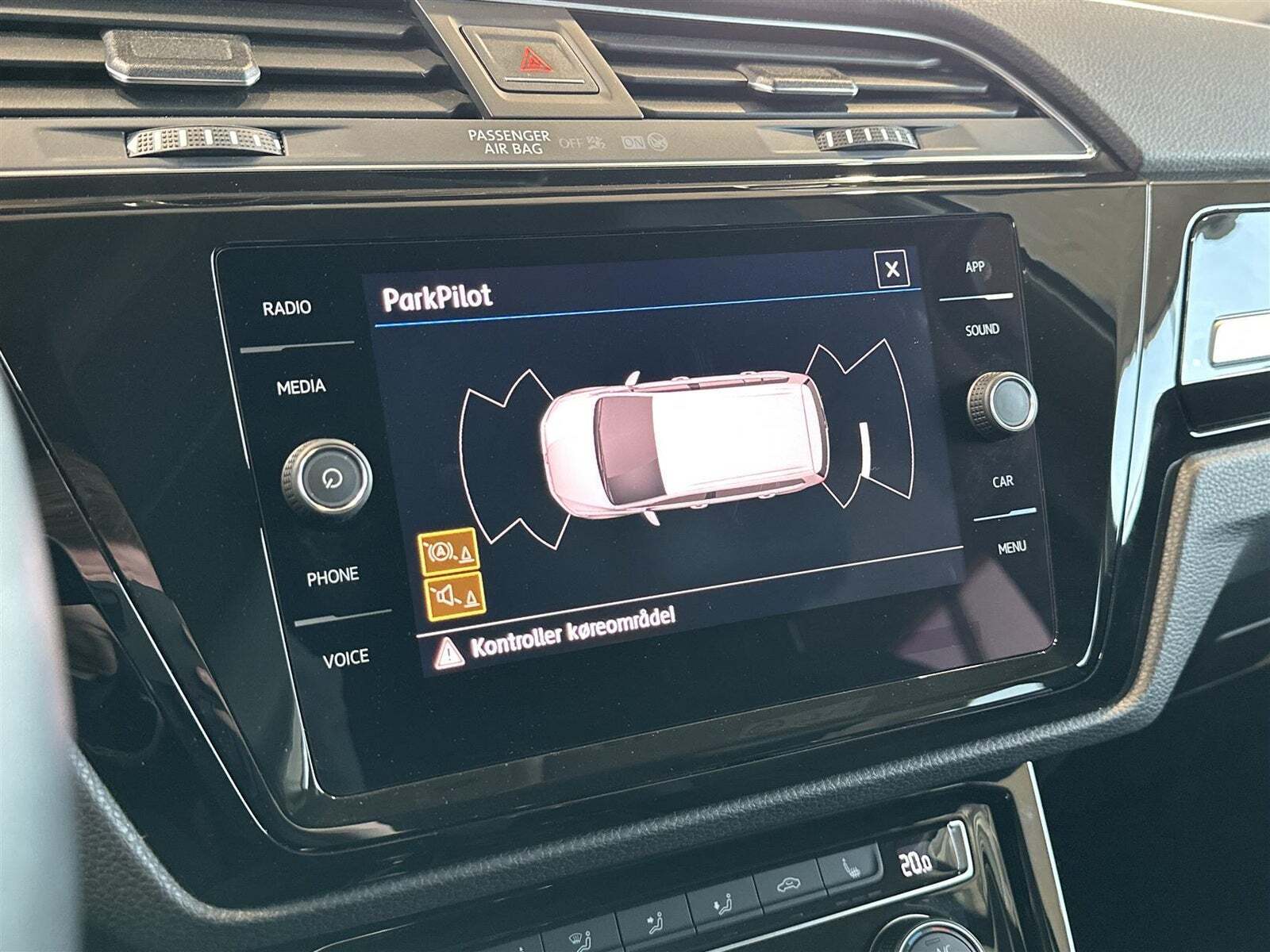 Grå VW Touran fra 2020