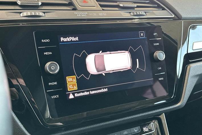 Grå VW Touran fra 2020