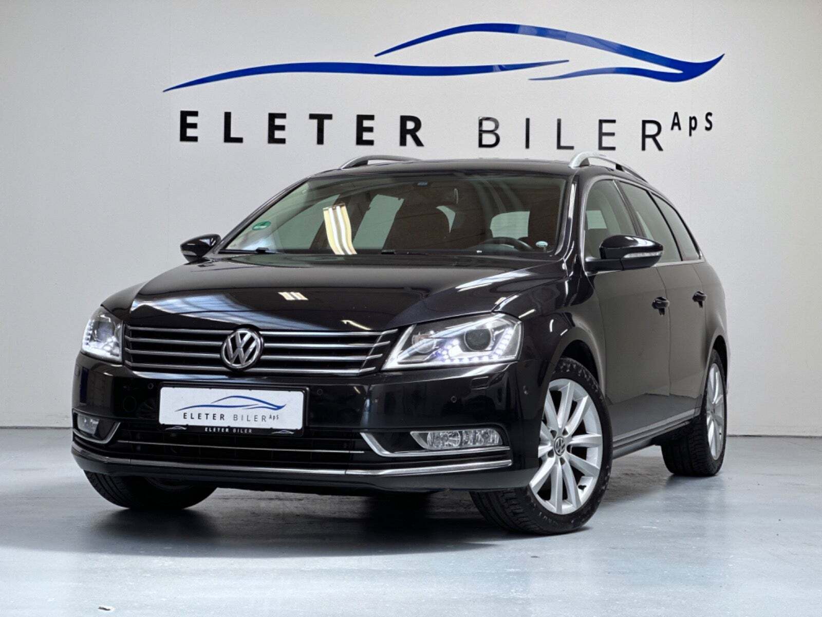 Grå VW Passat fra 2014