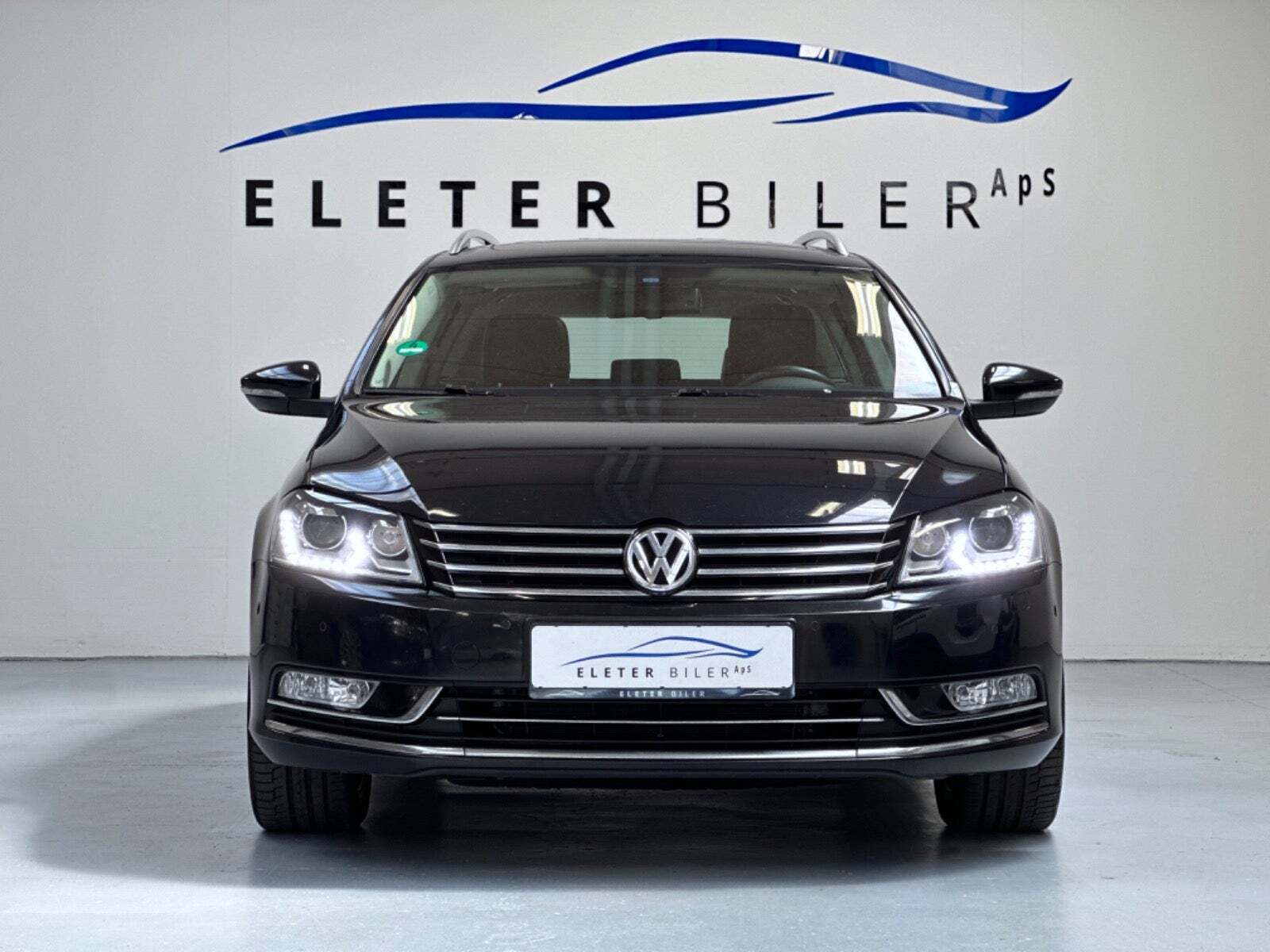 Grå VW Passat fra 2014