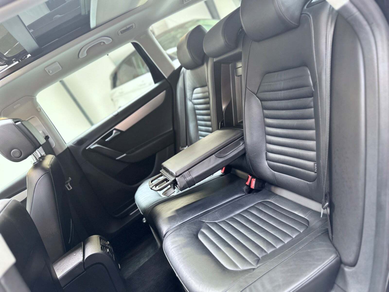 Grå VW Passat fra 2014