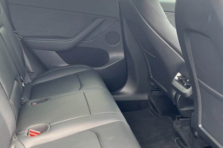 Sort Tesla Model Y fra 2022