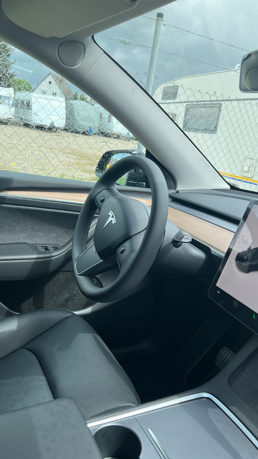 Sort Tesla Model Y fra 2022