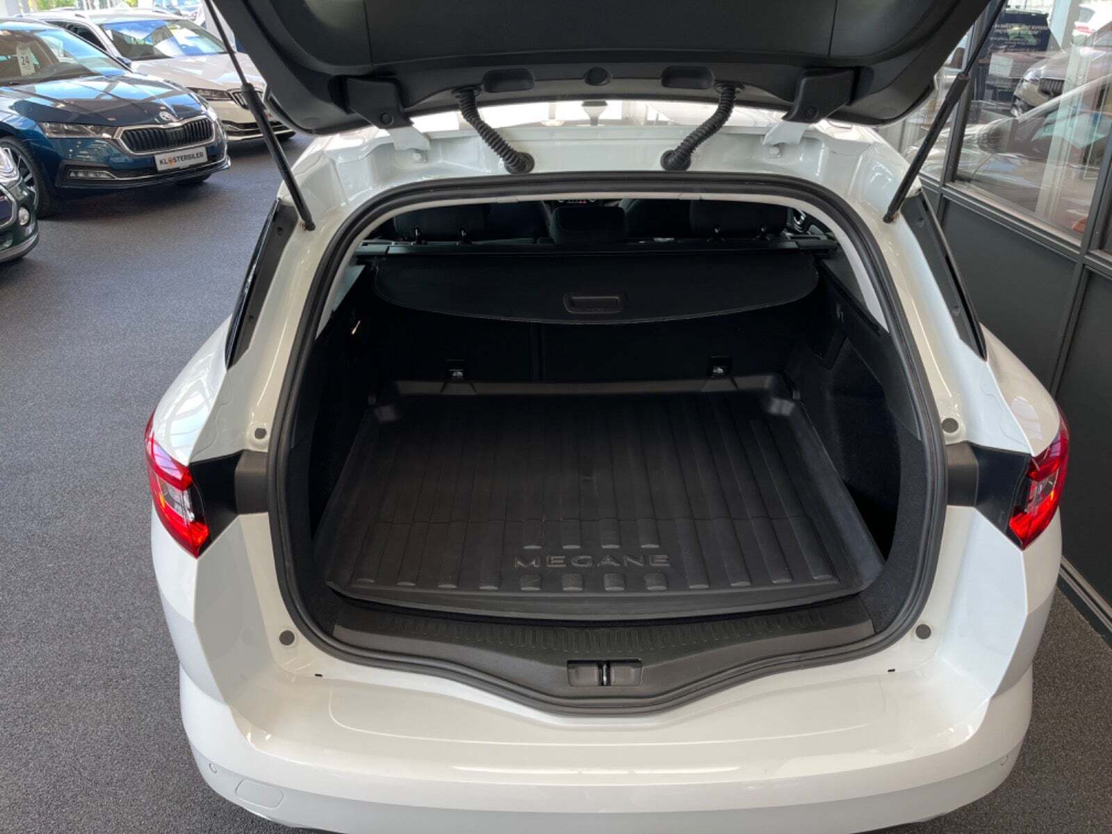 Hvid Renault Megane IV fra 2018