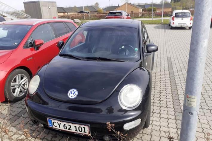Sort VW Beetle fra 1999