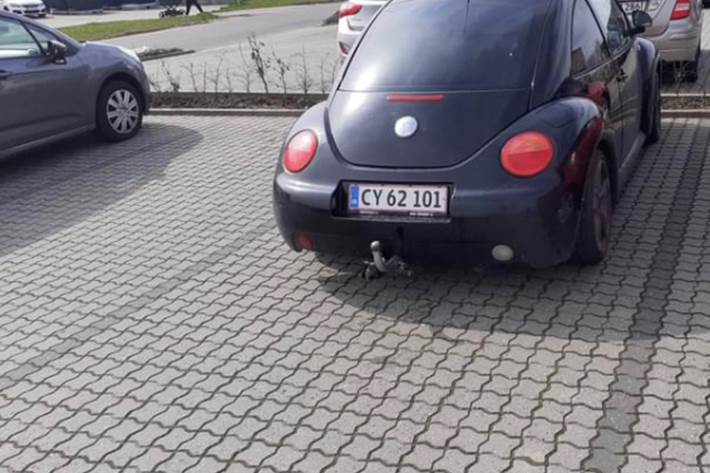 Sort VW Beetle fra 1999