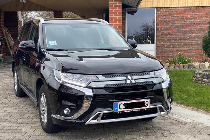 Sort Mitsubishi Outlander fra 2020