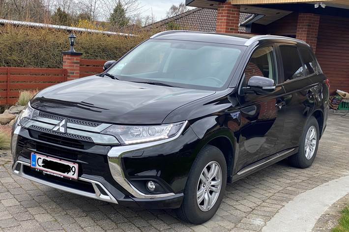 Sort Mitsubishi Outlander fra 2020