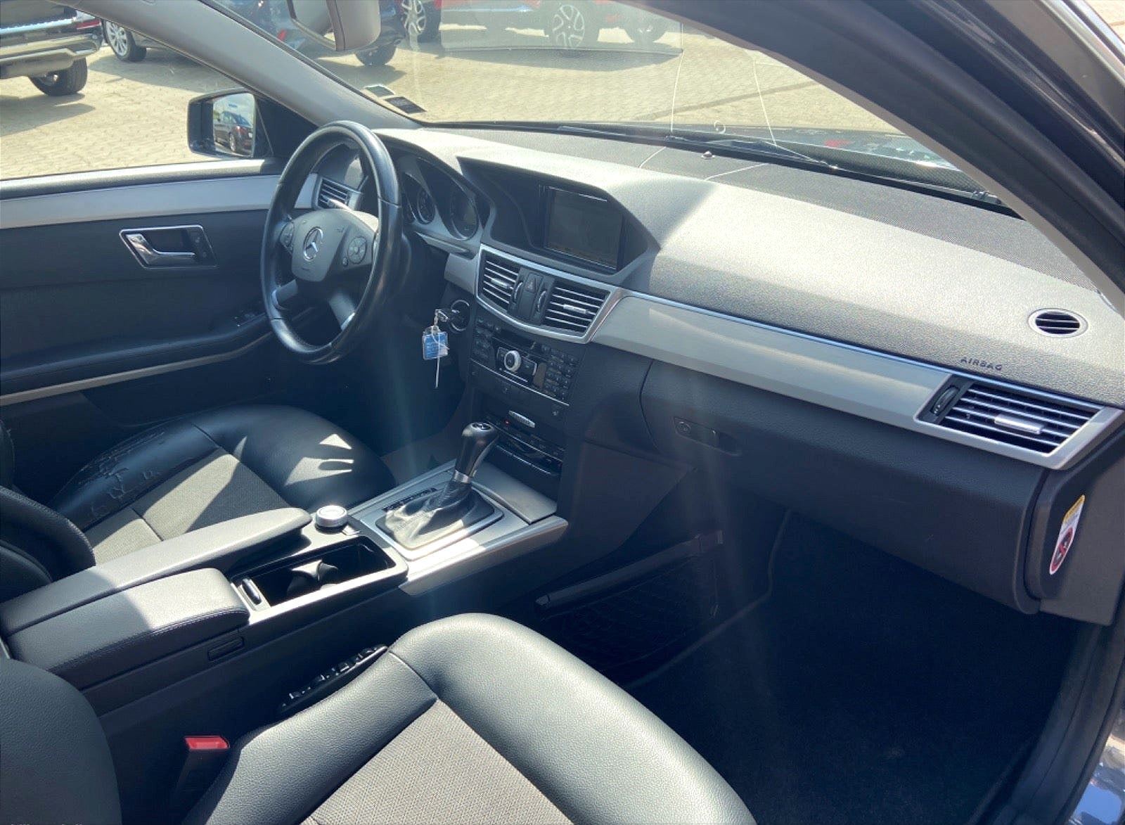 Grå Mercedes E250 fra 2011