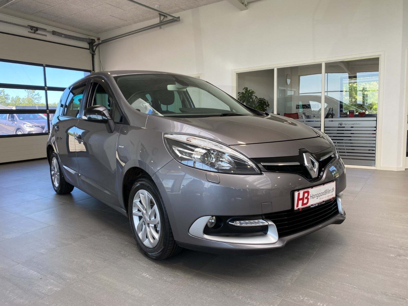 Grå Renault Scenic III fra 2015