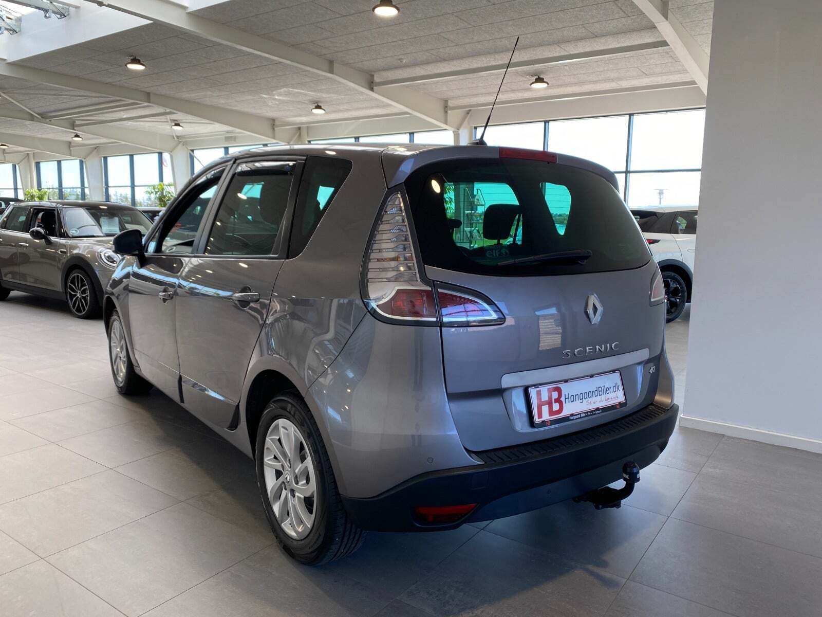 Grå Renault Scenic III fra 2015