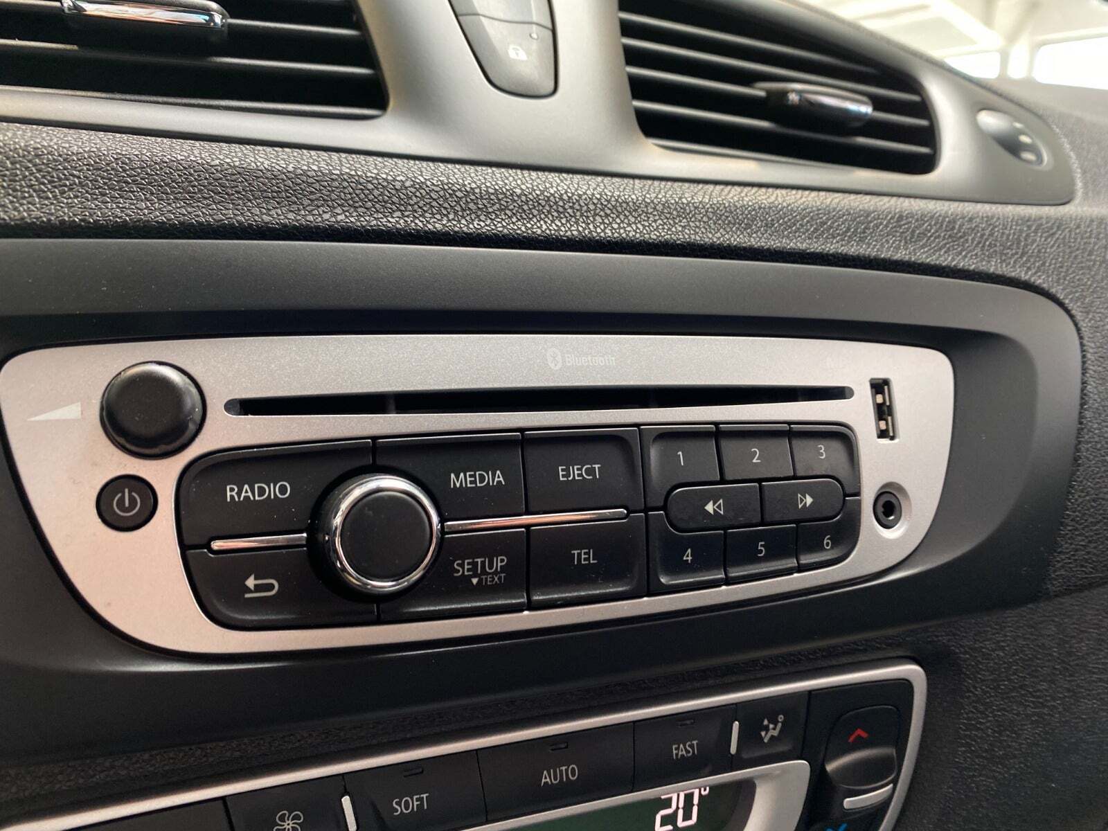 Grå Renault Scenic III fra 2015