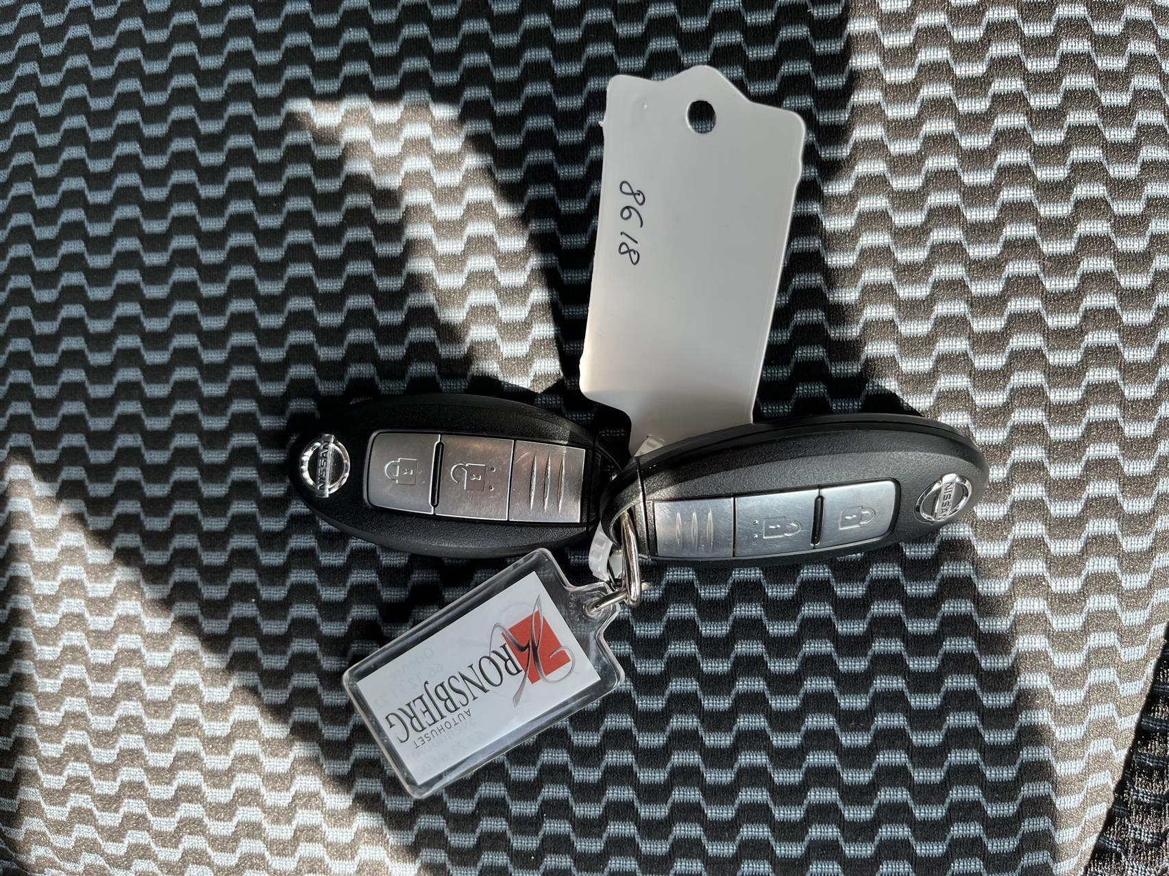 Grå Nissan Note fra 2015