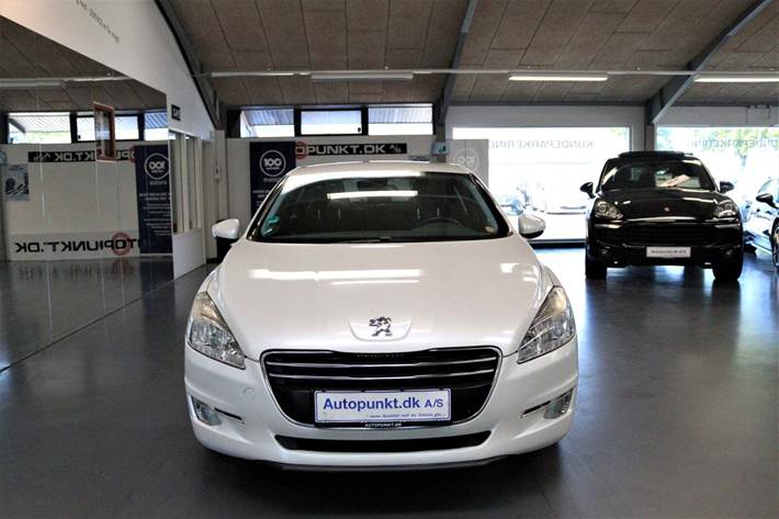 Hvid Peugeot 508 fra 2012