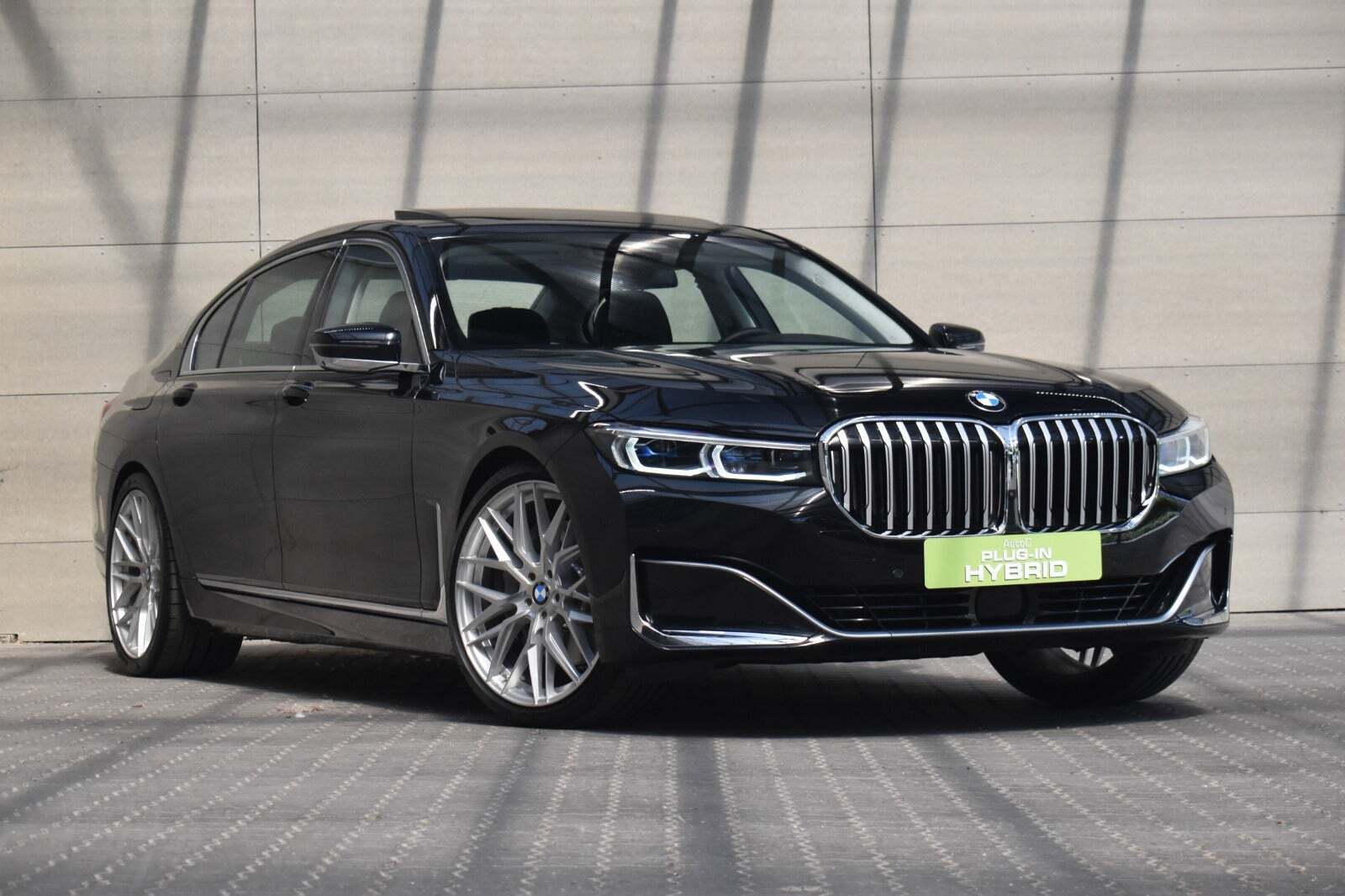 Sort BMW 745Le fra 2019