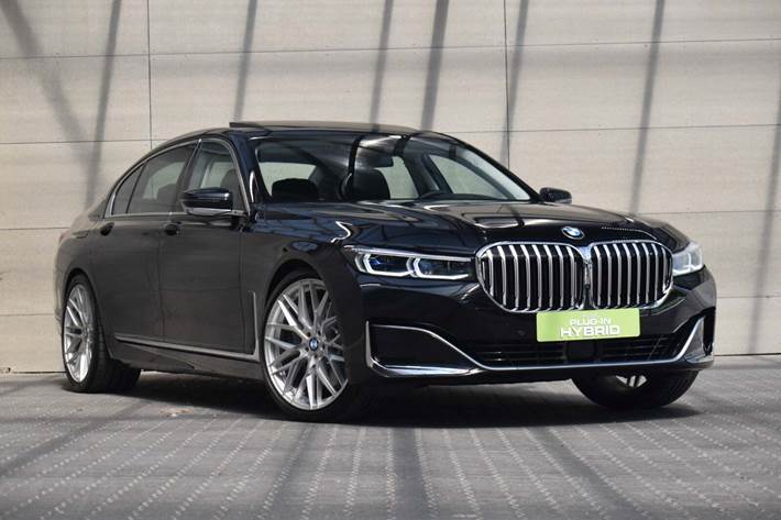 Sort BMW 745Le fra 2019