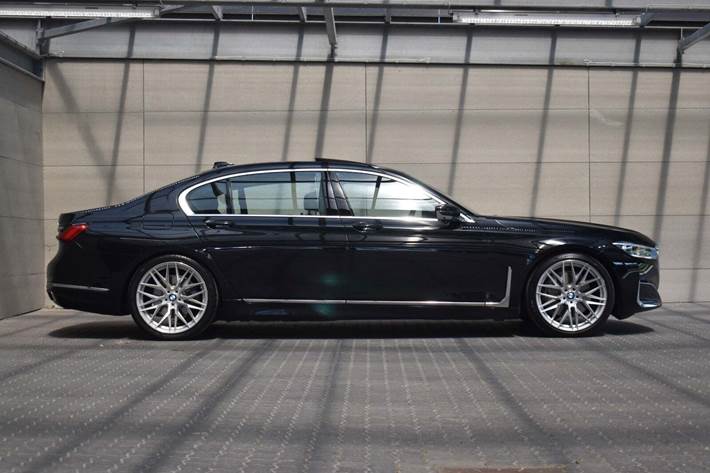 Sort BMW 745Le fra 2019