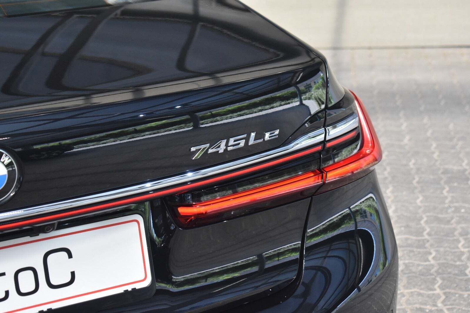 Sort BMW 745Le fra 2019