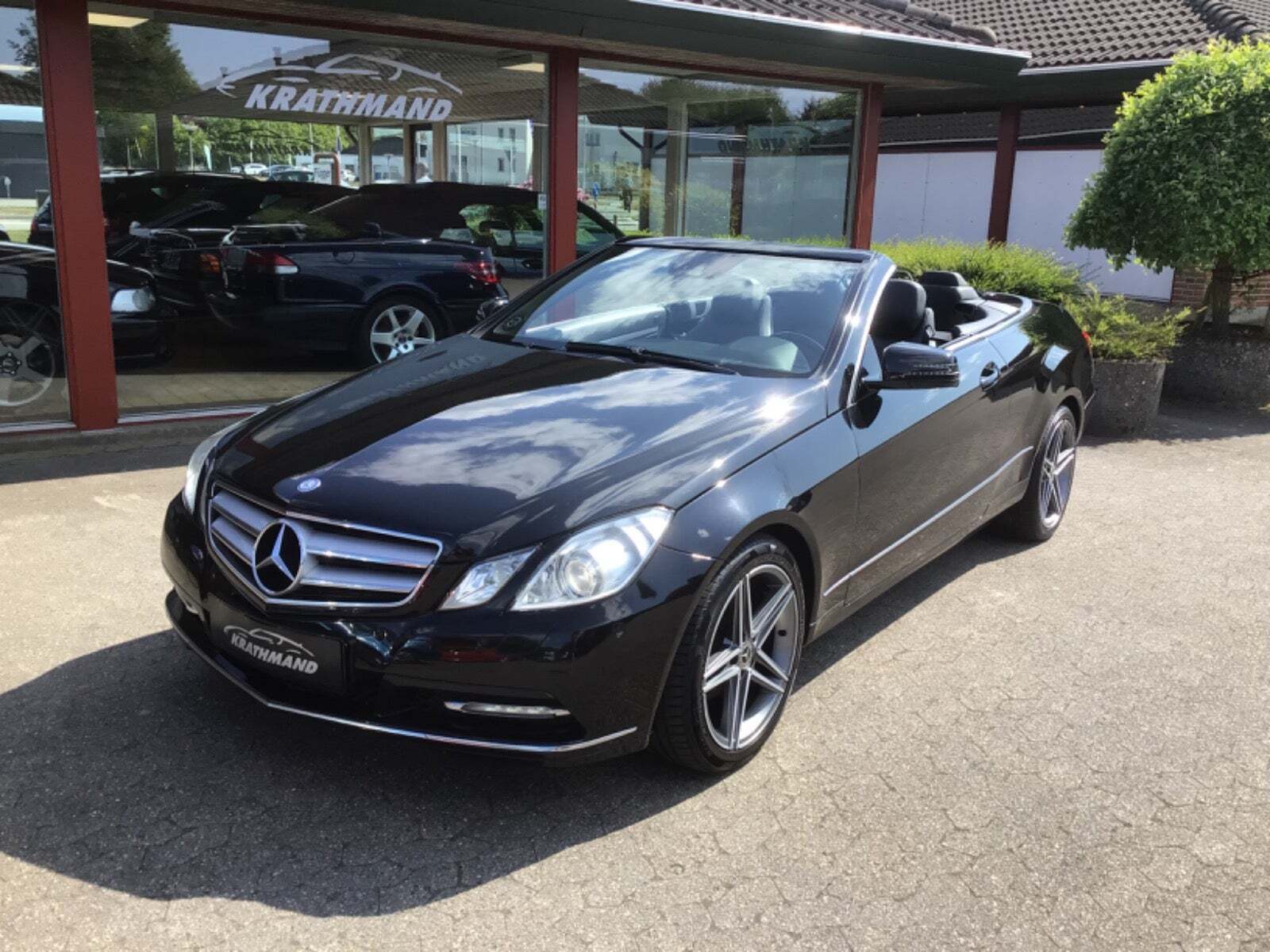 Grå Mercedes E200 fra 2012