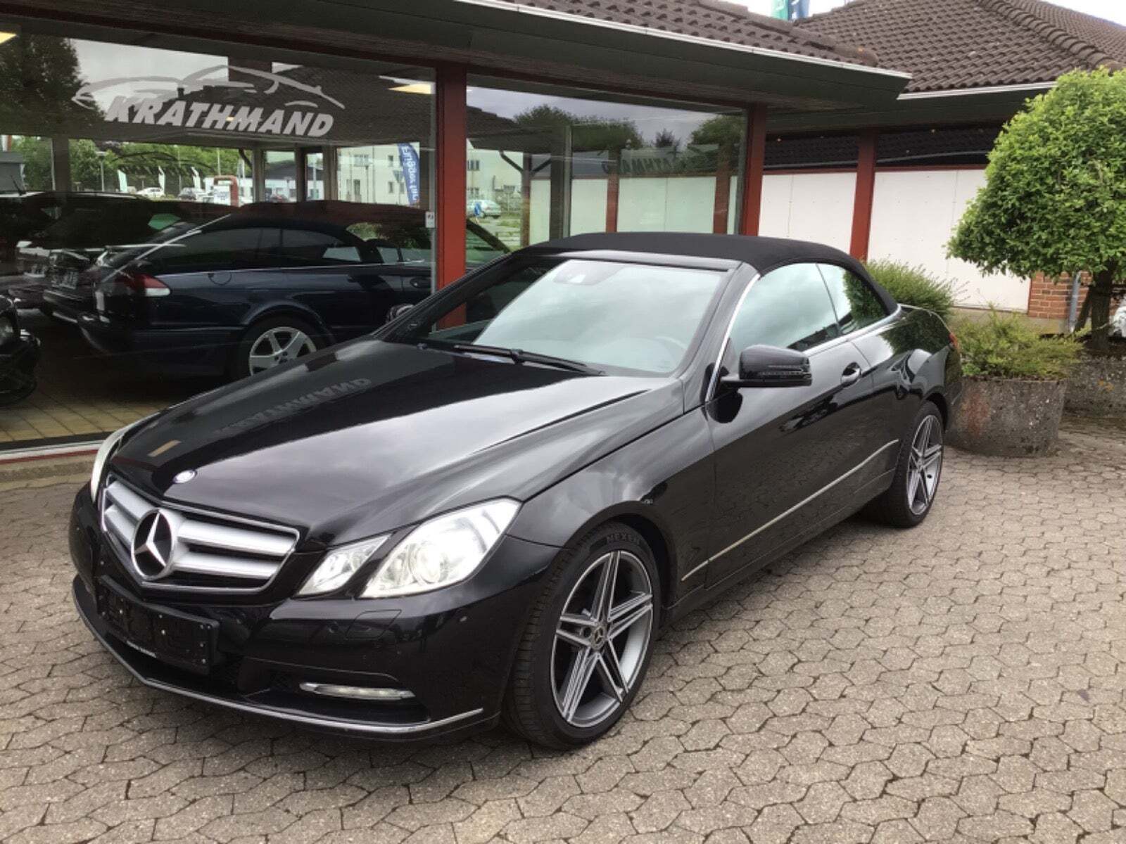 Grå Mercedes E200 fra 2012