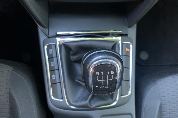 Grå Skoda Superb fra 2012