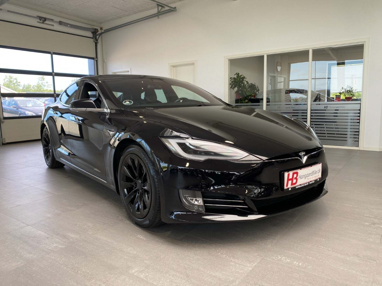 Grå Tesla Model S fra 2018