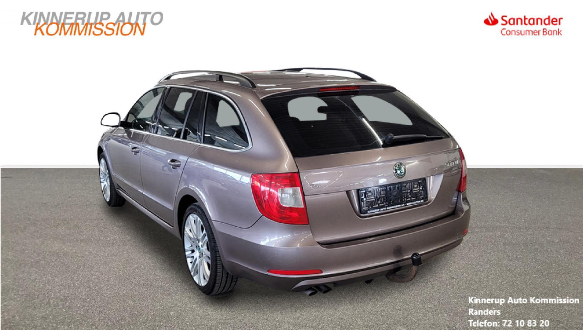 Brun Skoda Superb fra 2012