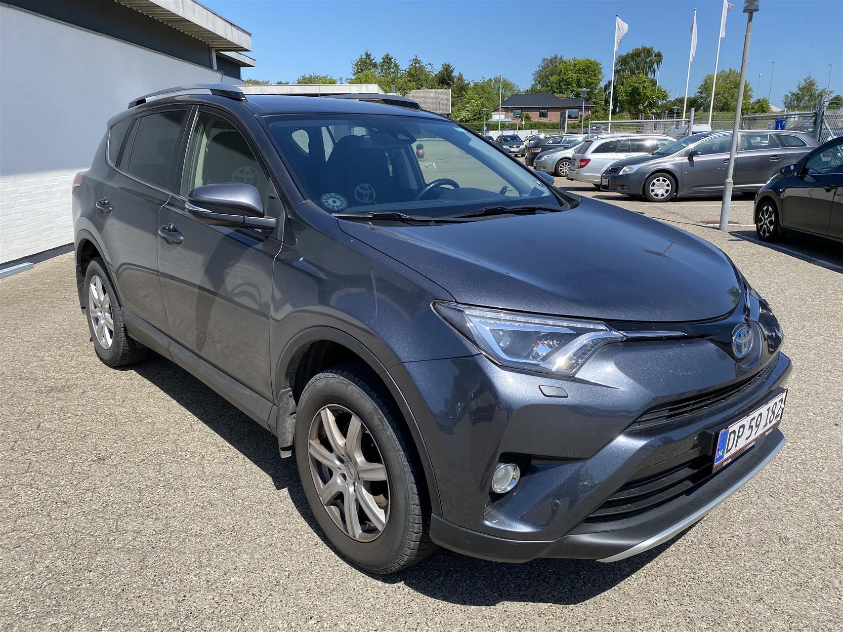 Grå Toyota RAV4 fra 2017