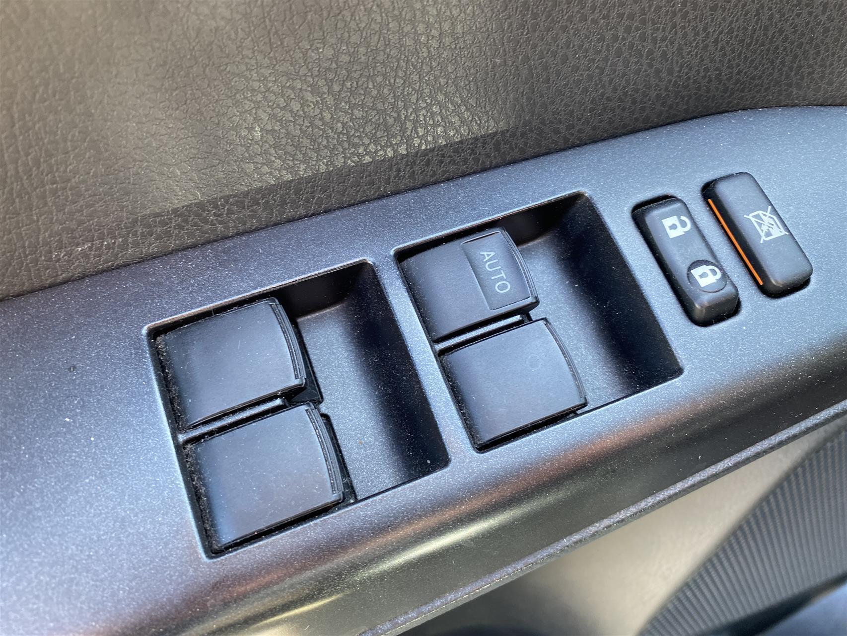 Grå Toyota RAV4 fra 2017