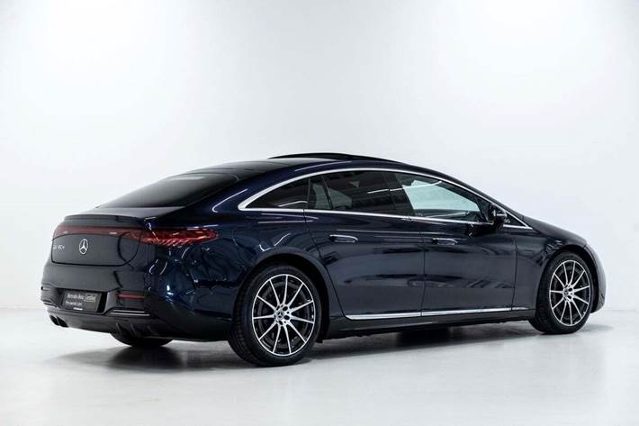 Blå Mercedes EQS450+ fra 2022