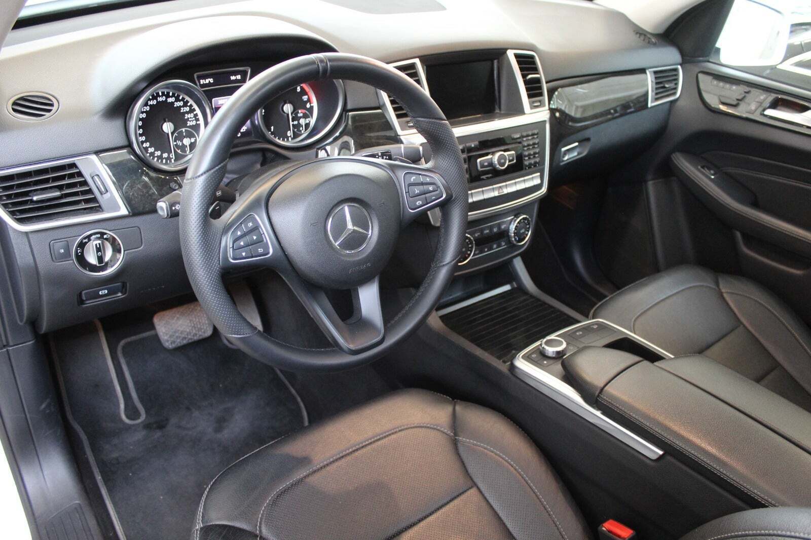 Hvid Mercedes ML350 fra 2015