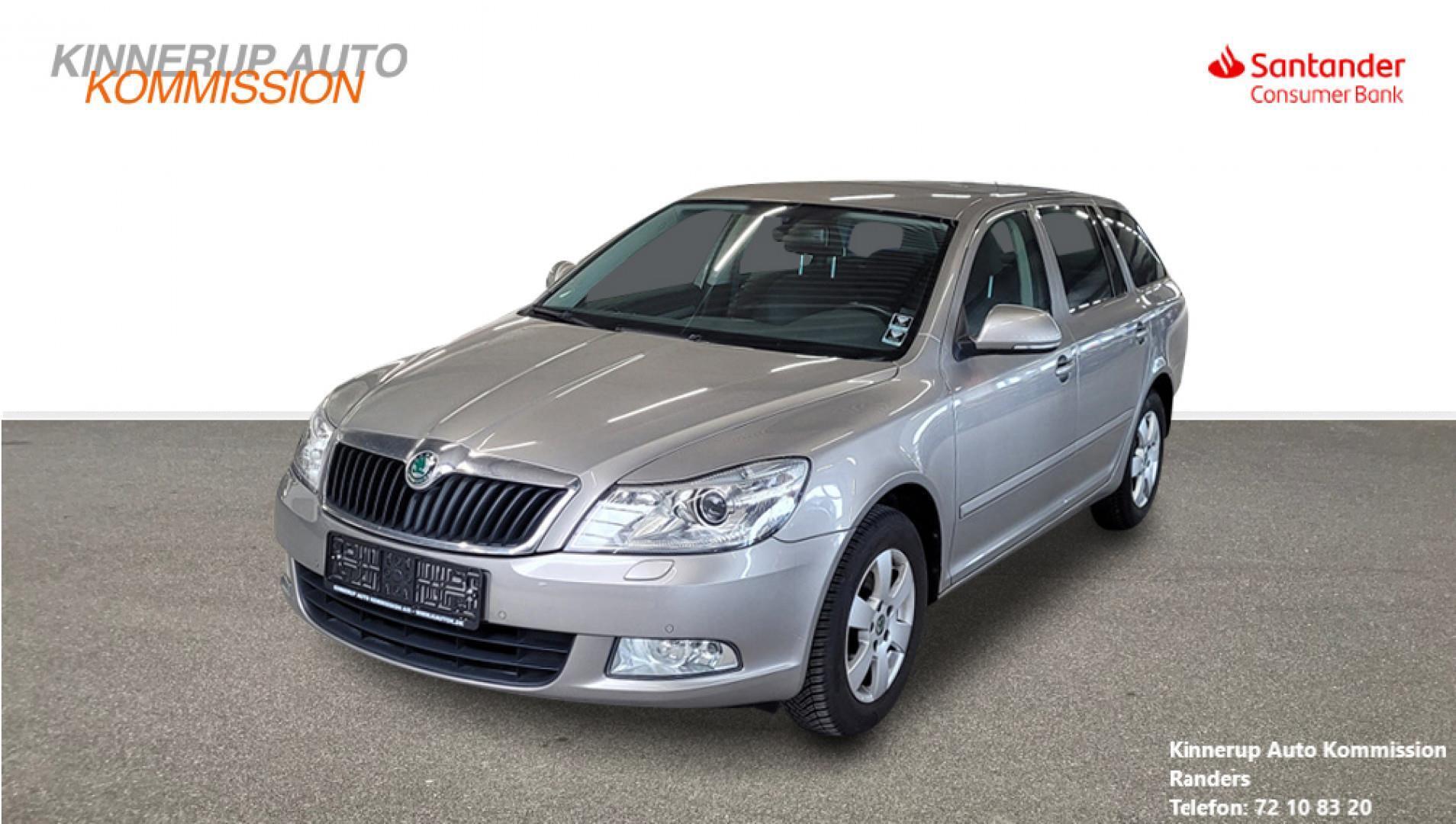 Beige Skoda Octavia fra 2010