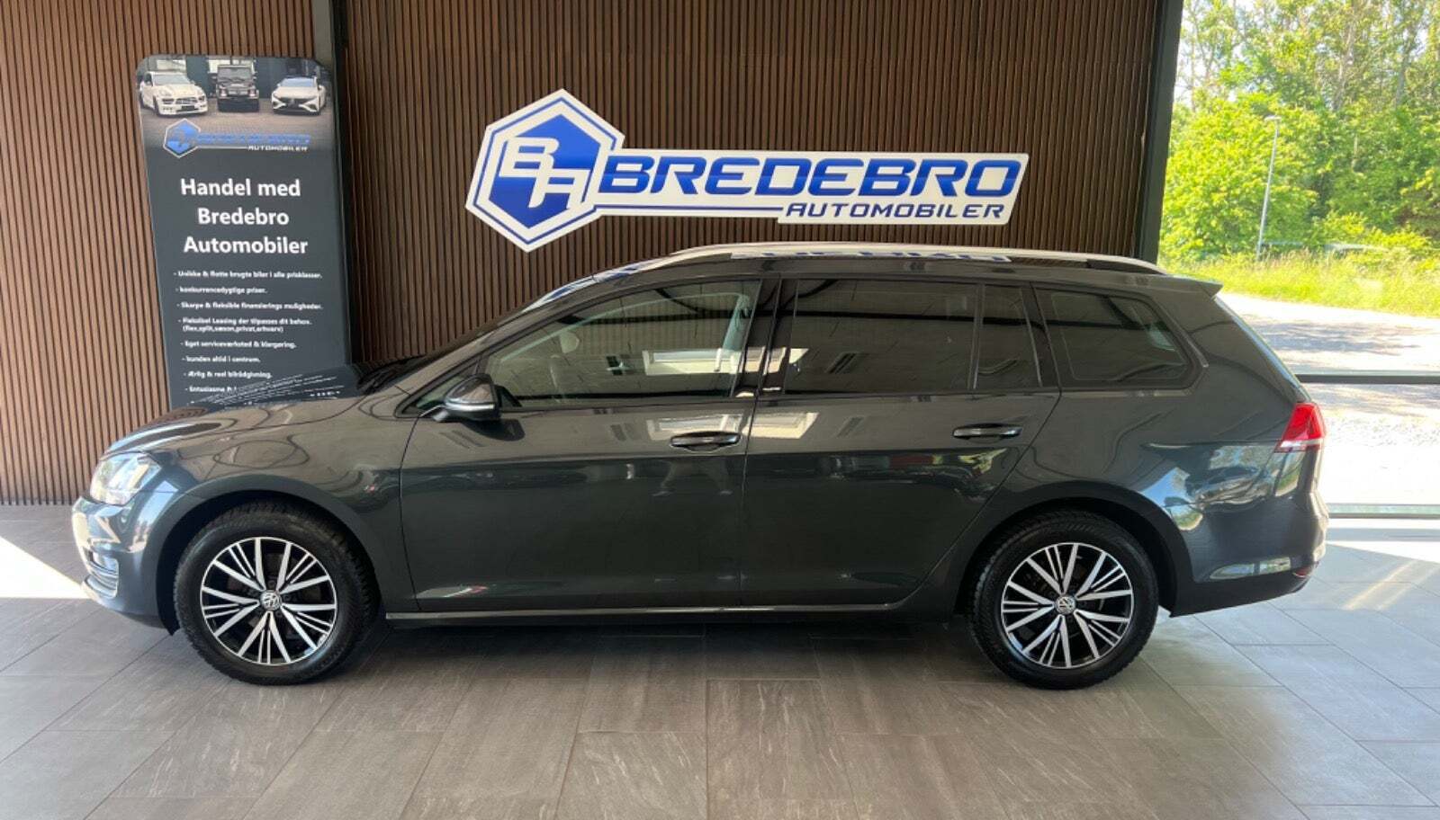 Grå VW Golf VII fra 2017